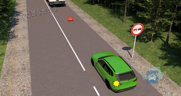 Разрешается ли водителю легкового автомобиля в показанной ситуации пересечь сплошную линию горизонтальной дорожной разметки, чтобы совершить объезд препятствия?