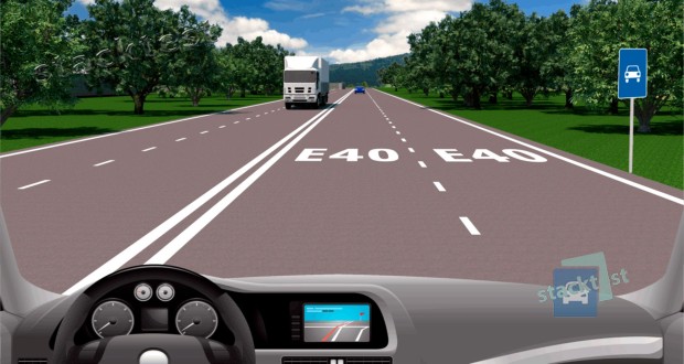 Как при управлении легковым автомобилем в показанной ситуации Вам необходимо осуществлять движение, находясь в крайней правой полосе?