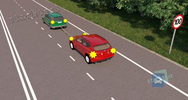 С какой максимальной скоростью разрешается движение автомобилей при буксировке вне населённого пункта в показанной ситуации?