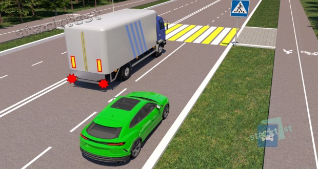 Как должен поступить водитель легкового автомобиля, если грузовой автомобиль замедлил движение?