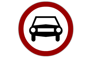 Разрешается ли ехать на механическом транспортном средстве по дороге, обозначенной этим знаком?