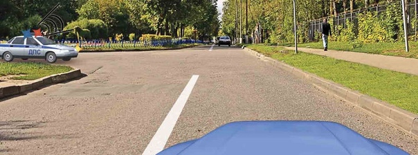 При движении в каком направлении Вы должны уступить дорогу автомобилю с включенными проблесковым маячком и специальным звуковым сигналом?