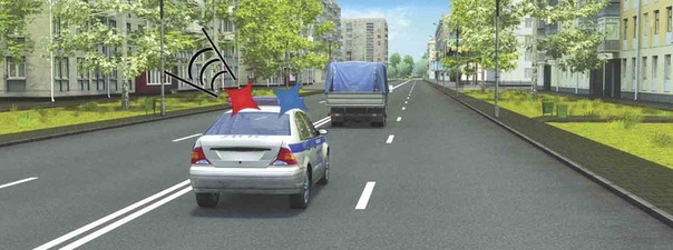 Как следует поступить водителю грузового автомобиля при приближении автомобиля оперативной службы?