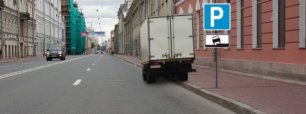 Можно ли водителю поставить грузовой автомобиль на стоянку в этом месте указанным способом?
