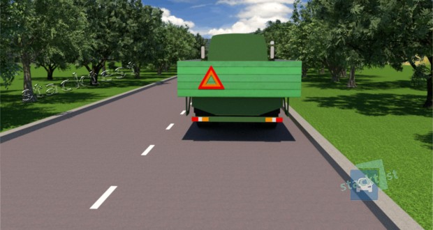 О чем свидетельствует (может предупреждать) знак аварийной остановки, установленный сзади на движущемся транспортном средстве?