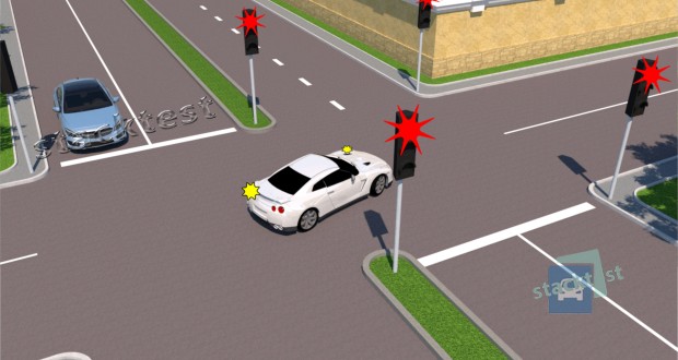 Как должен поступить водитель белого автомобиля, если он выехал на пересечение проезжих частей на разрешающий сигнал светофора?