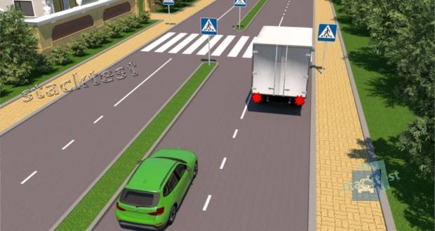 Как должен поступить водитель автомобиля, если едущий перед ним автомобиль начал уменьшать скорость перед нерегулируемым пешеходным переходом?