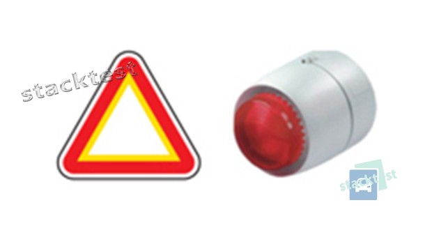 В каких случаях для обозначения транспортного средства вместе с включением аварийной сигнализации необходимо установить знак аварийной остановки или мигающий красный фонарь на расстоянии от транспортного средства?